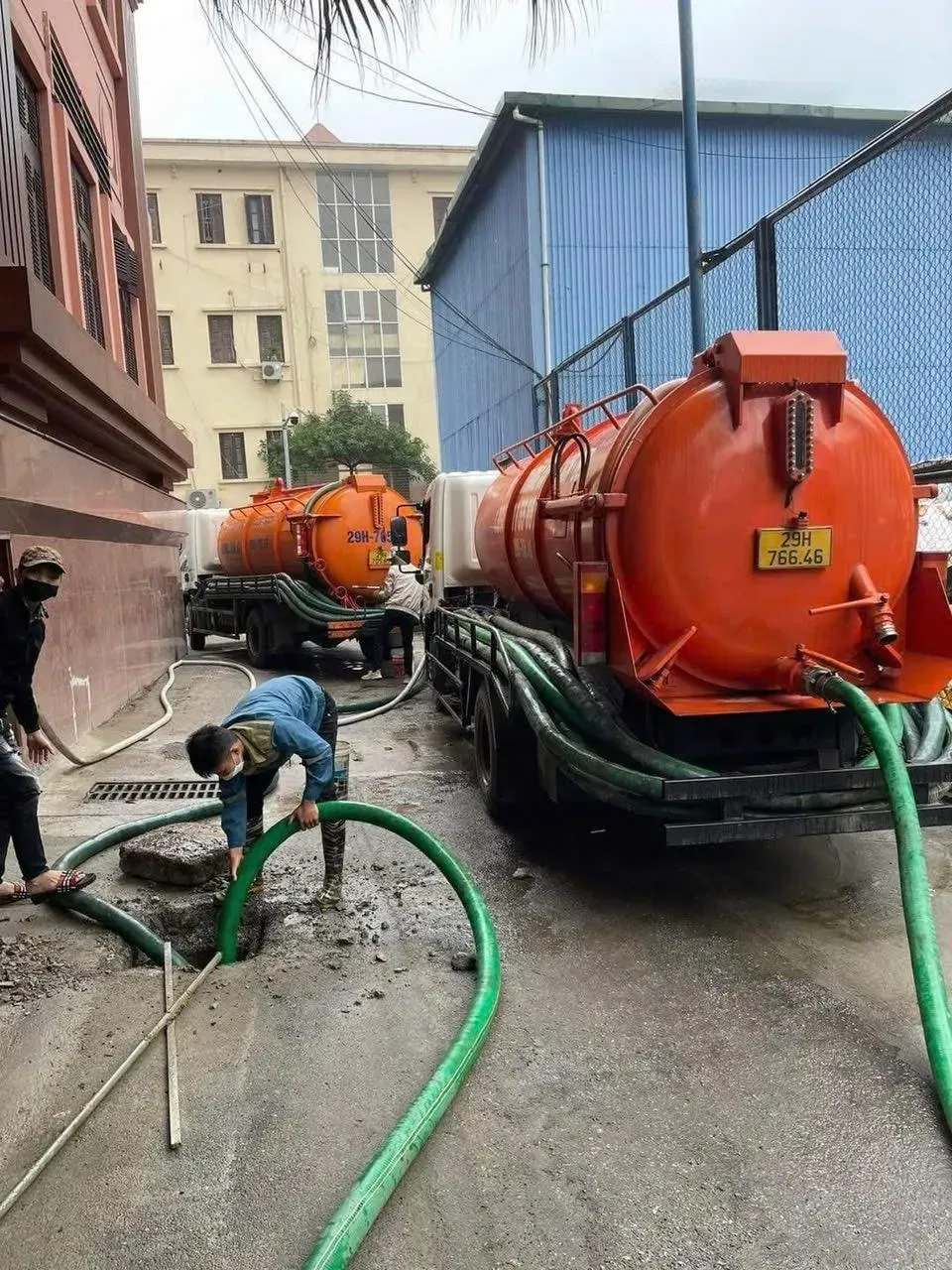 Xe hút chân không hiện đại phục vụ hút bể phốt Bình Dương tại khu dân cư