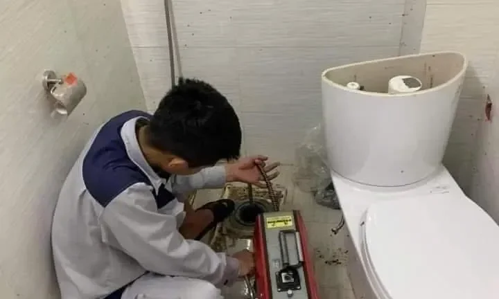 Kỹ thuật Greenfix24h thi công hút hầm cầu huyện bến cát tại xưởng may Mỹ Phước