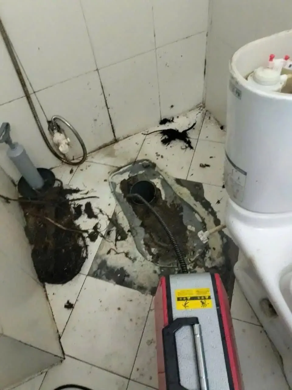 Dấu hiệu nhà vệ sinh bốc mùi hôi cần hút bể phốt giá rẻ Bình Dương ngay
