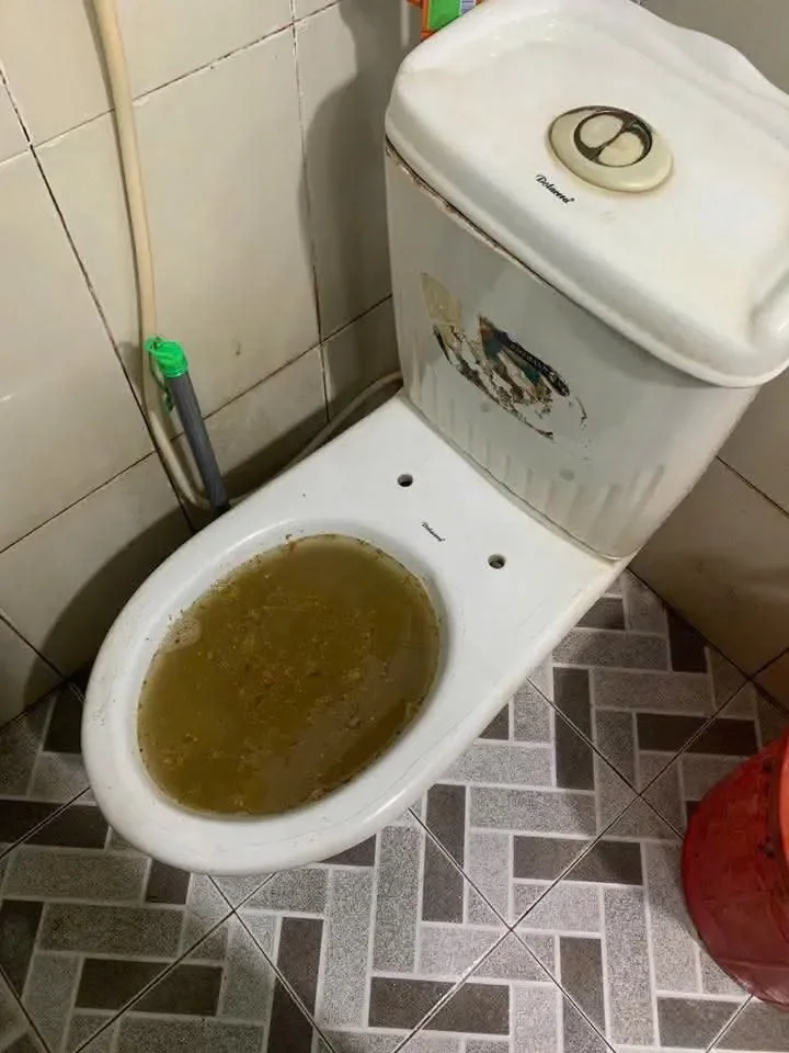 Hầm cầu bị nghẹt gây tắc nghẽn toilet (wc)