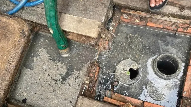 Thông tắc hầm cầu do Greenfix24h thực hiện