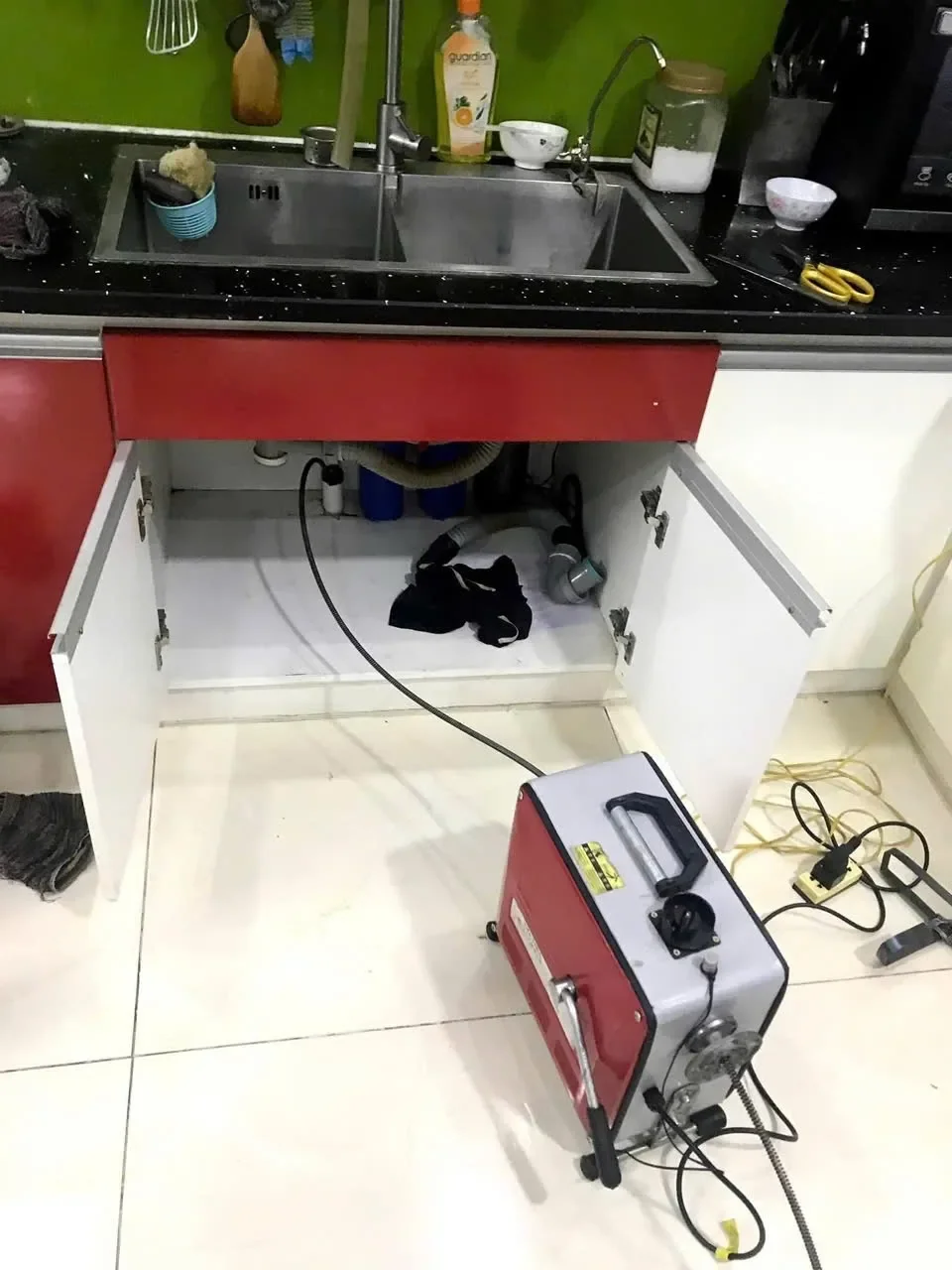 Dịch vụ thông tắc bồn rửa bát từ GreenFix24h cung cấp giải pháp xử lý ùn tắc bằng công nghệ thủy lực áp lực cao và máy lò xo cơ điện tử hiện đại nhất 2026. 