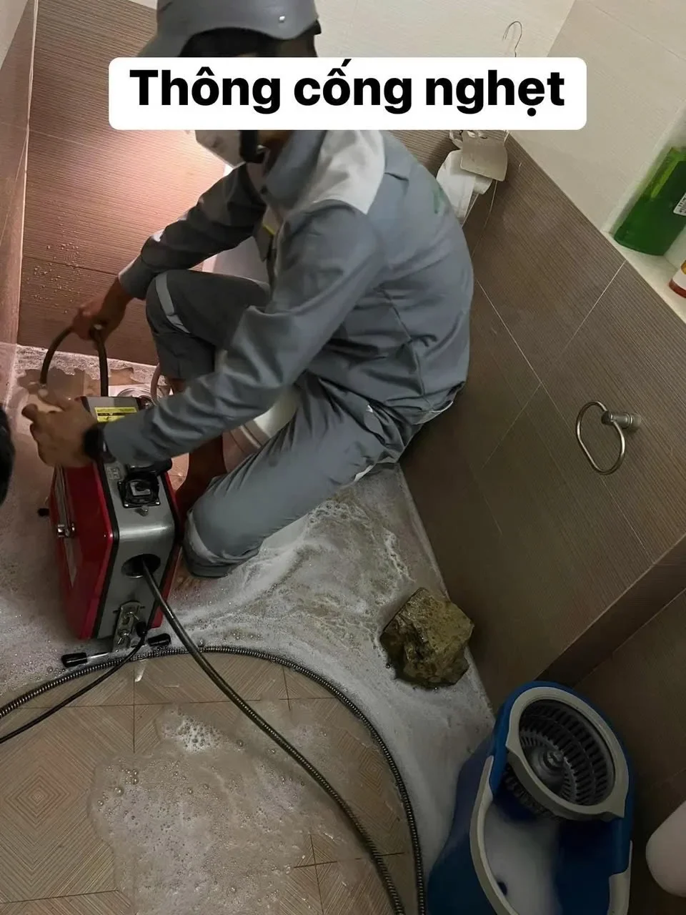 Thông cống nghẹt trọn gói bằng lò xo