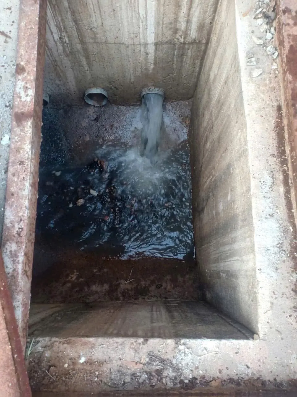 Thông cống bị nghẹt